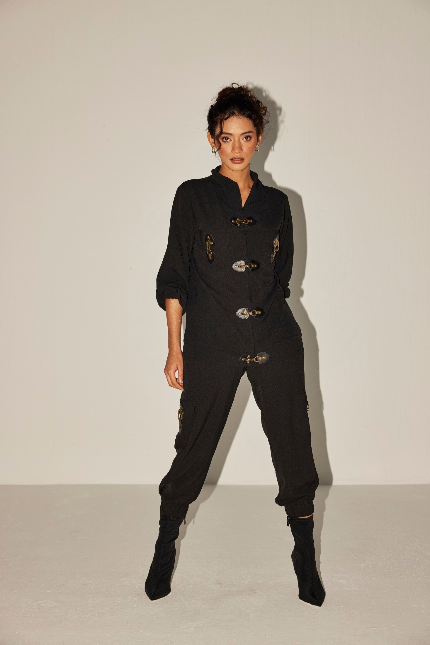 BLACK TRACK SET WITH BUCKLES