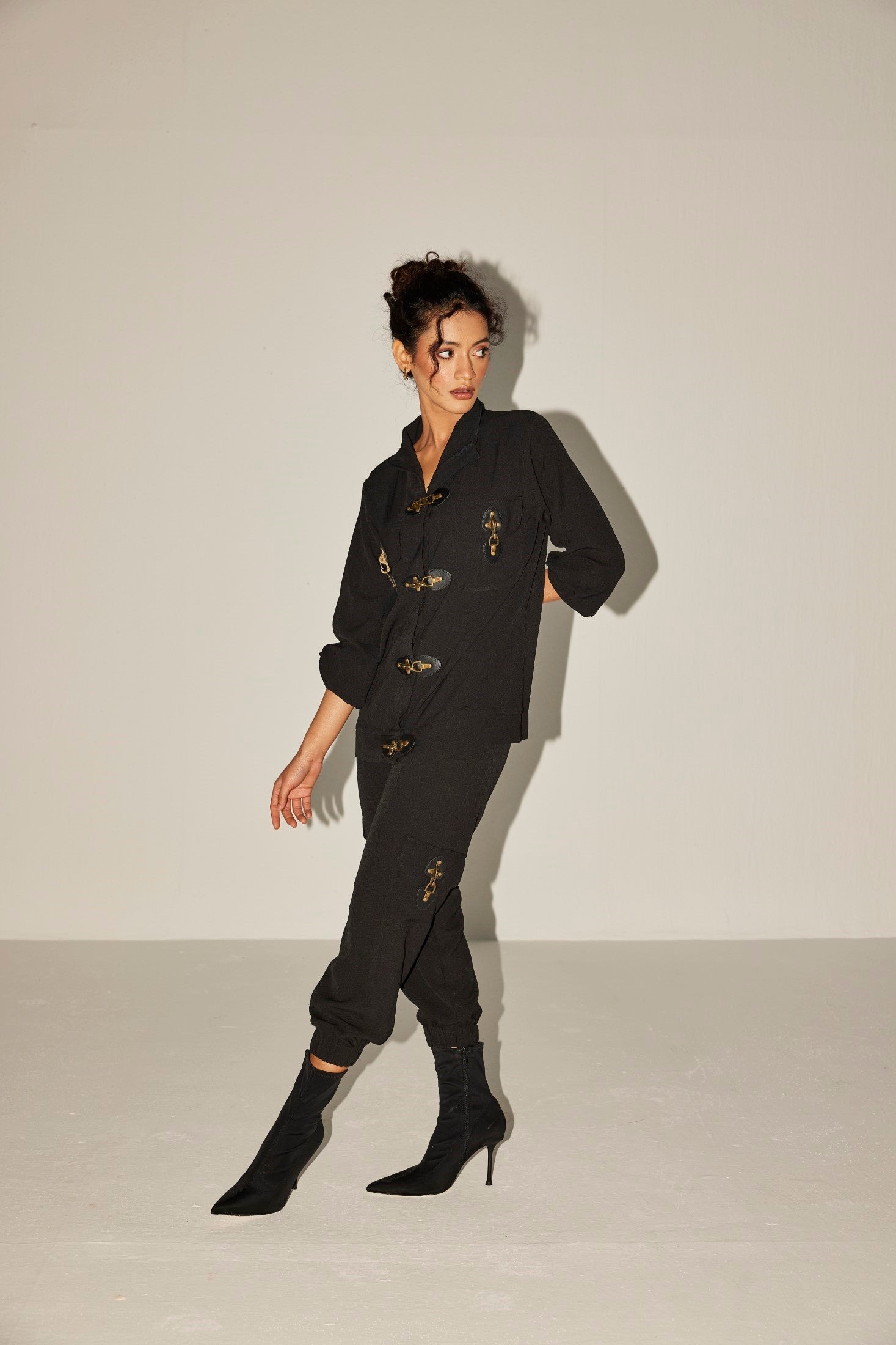 BLACK TRACK SET WITH BUCKLES