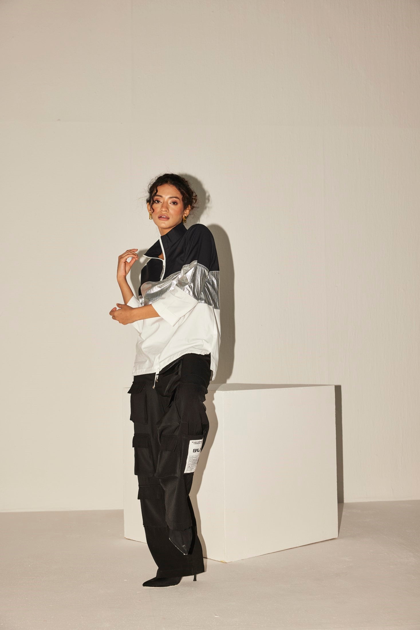 THE MOONCREST TOP