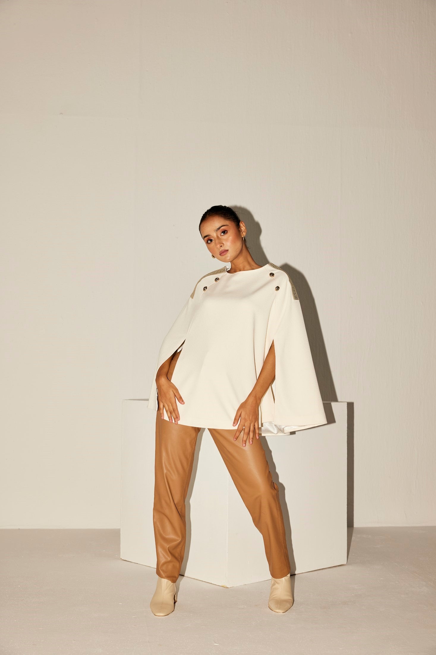 THE WHITE ROSEWOOD CAPE