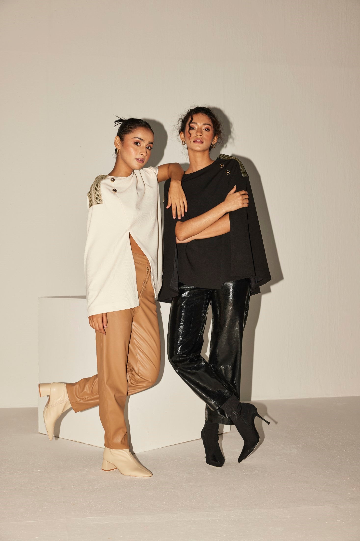 THE WHITE ROSEWOOD CAPE