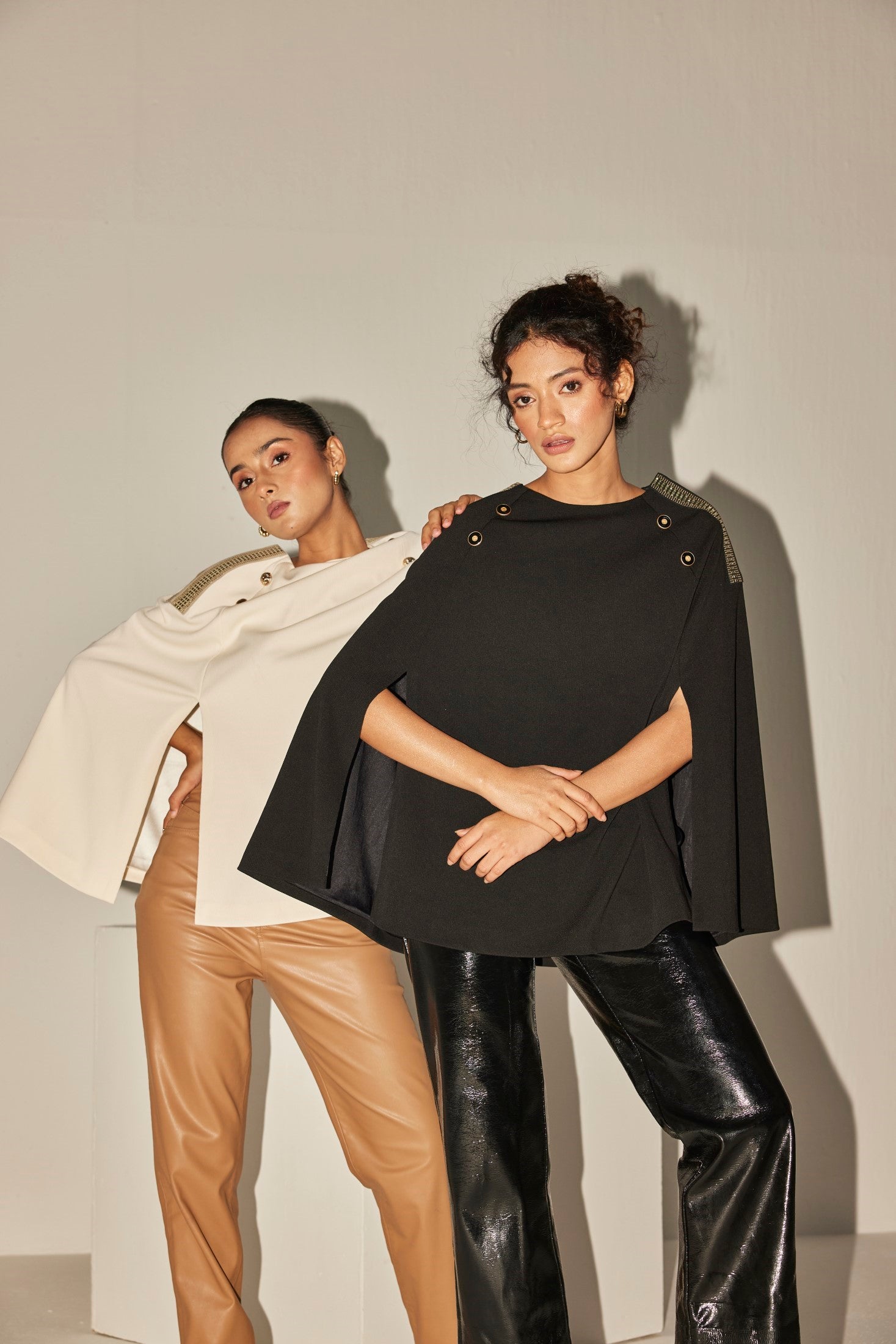THE BLACK ROSEWOOD CAPE