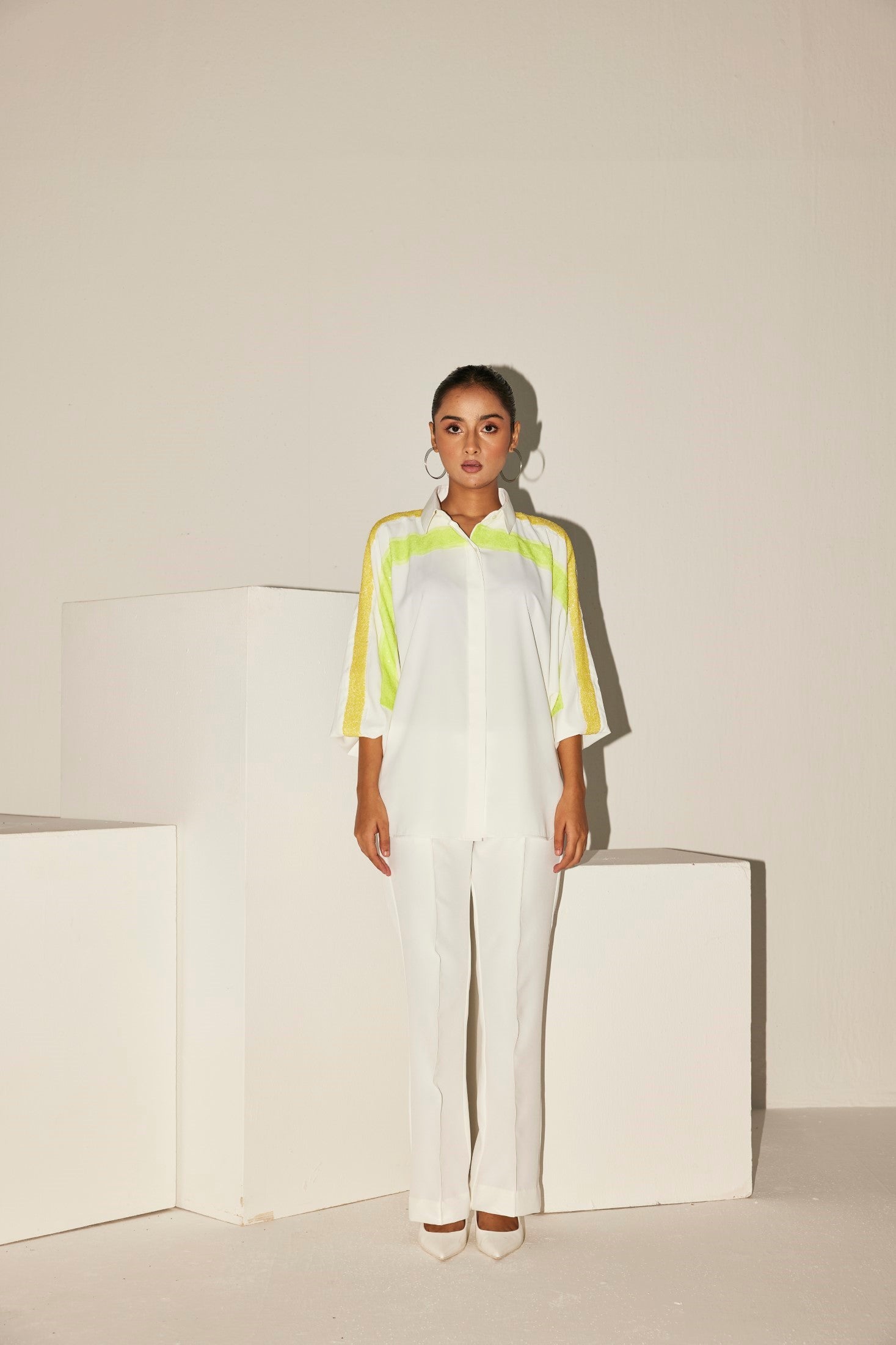 WHITE ANTI FIT SHIRT