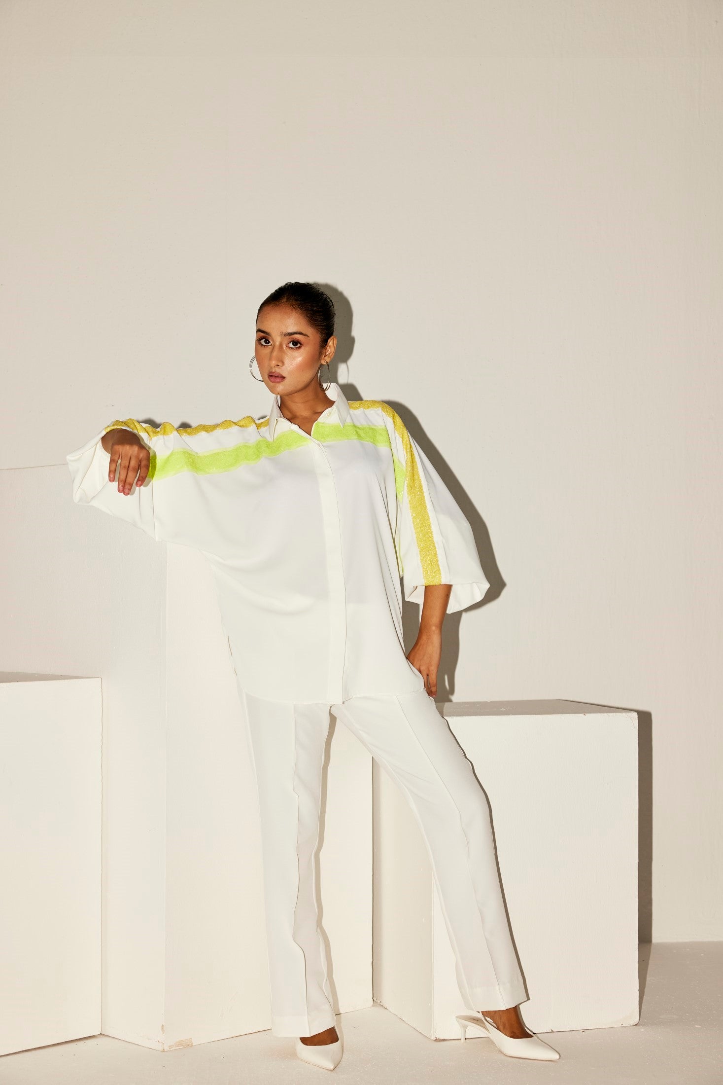 WHITE ANTI FIT SHIRT